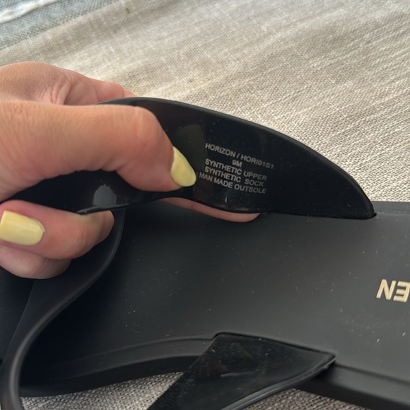 NEW Steve Madden Sandals - Picture 6 of 6